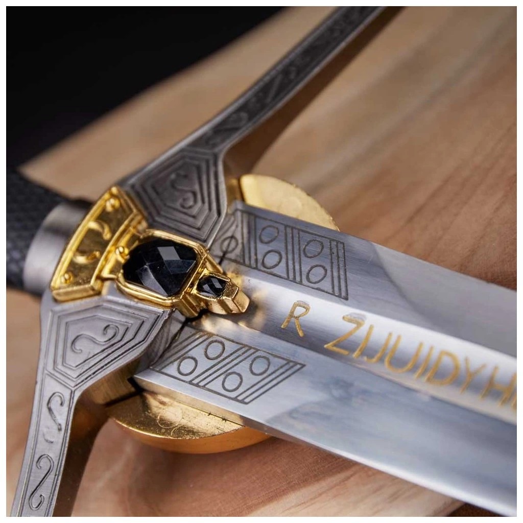 foto Kawashima Sb�ratelsk� replika me�e Geralta z Rivie (Zakl�na�) � neost�en� proveden�, ocel AISI 1095